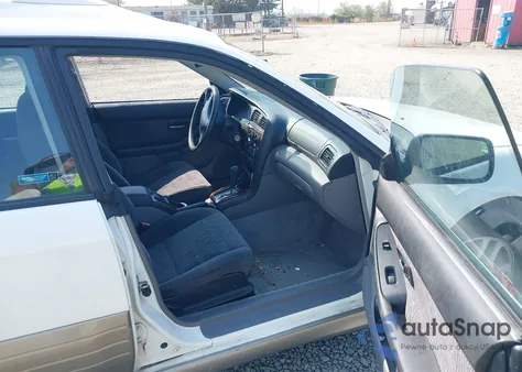 2000 Subaru Outback z USA, uszkodzony, nr VIN 4S3BH6658Y7618239